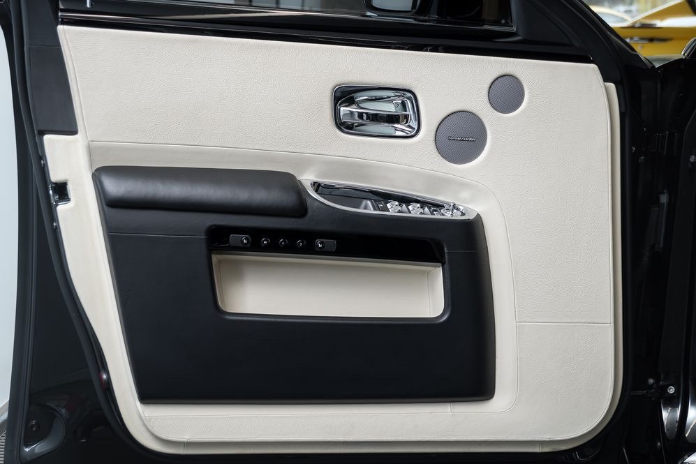 Rolls Royce Ghost maksymalny przebieg wyposażenia 68 000 km - 17