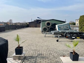 Dom z warsztatem serwisu ogumienia i basenem . Książenice gm - 17