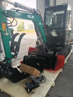 KOPARKA GĄSIENNICOWA 3,5T - 17