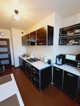 3 pokojowe mieszkanie, 52.80m2, duży balkon, III piętro, os. - 17