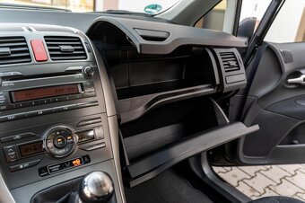 TOYOTA AURIS - 17