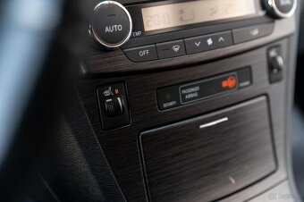 Toyota AVENSIS - 17