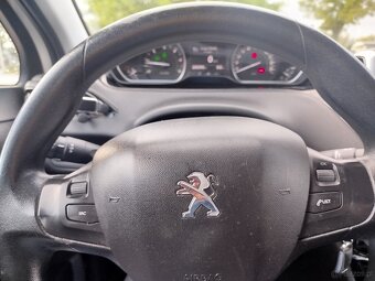 Peugeot 208 - 17