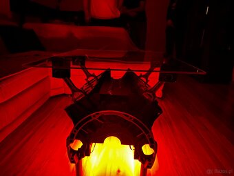 Stół z bloku silnika Mercedes-Benz V6 - 17