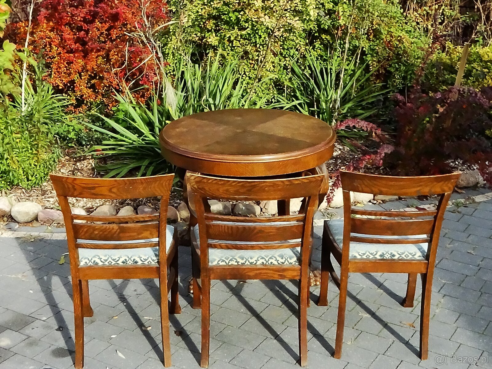 Stylowy zestaw mebli - stolik kawowy + 3 krzesła tapicerowan - 18