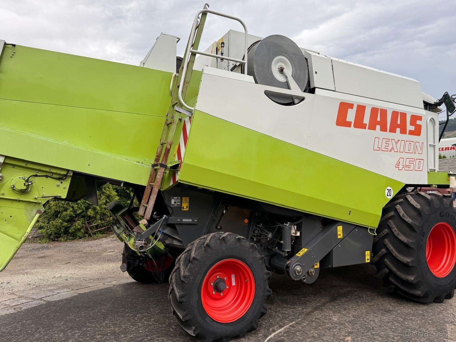 Claas Lexion 450 rok pro 2001 heder V660 lub V750. Silnik Me - 18