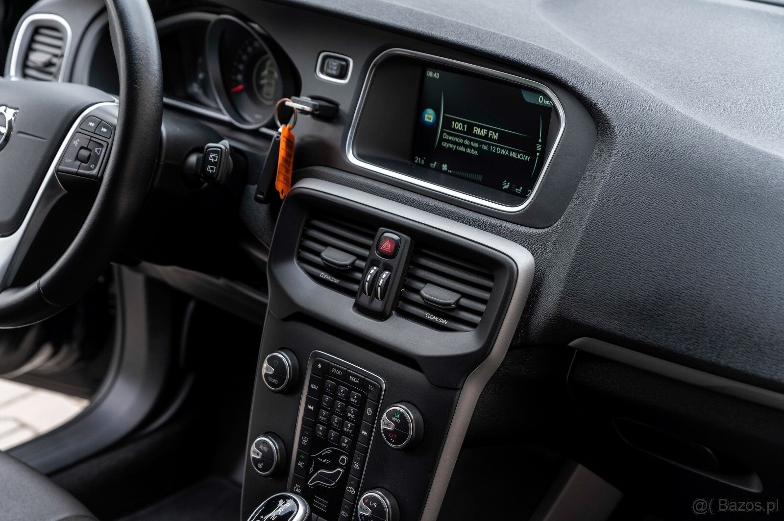 VOLVO V40 - 18