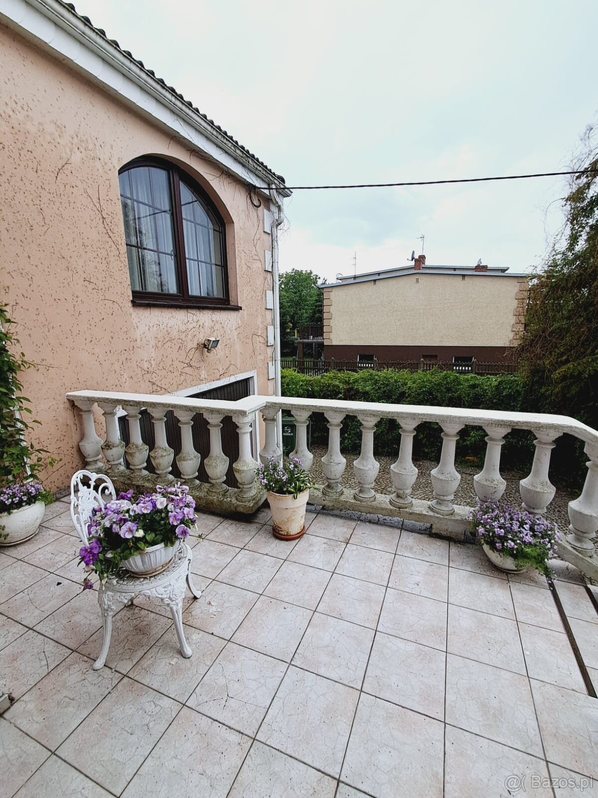 Dom parterowy z użyt. poddaszem o pow. 240 m2, działka 1700m - 18