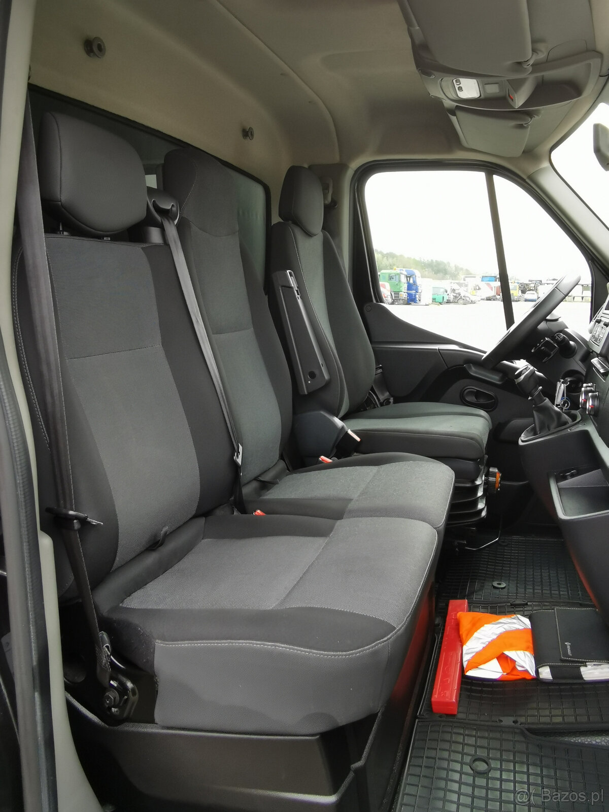 Sprzedam samochód ciężarowy RENAULT MASTER 2.3 E6 z platfor - 18