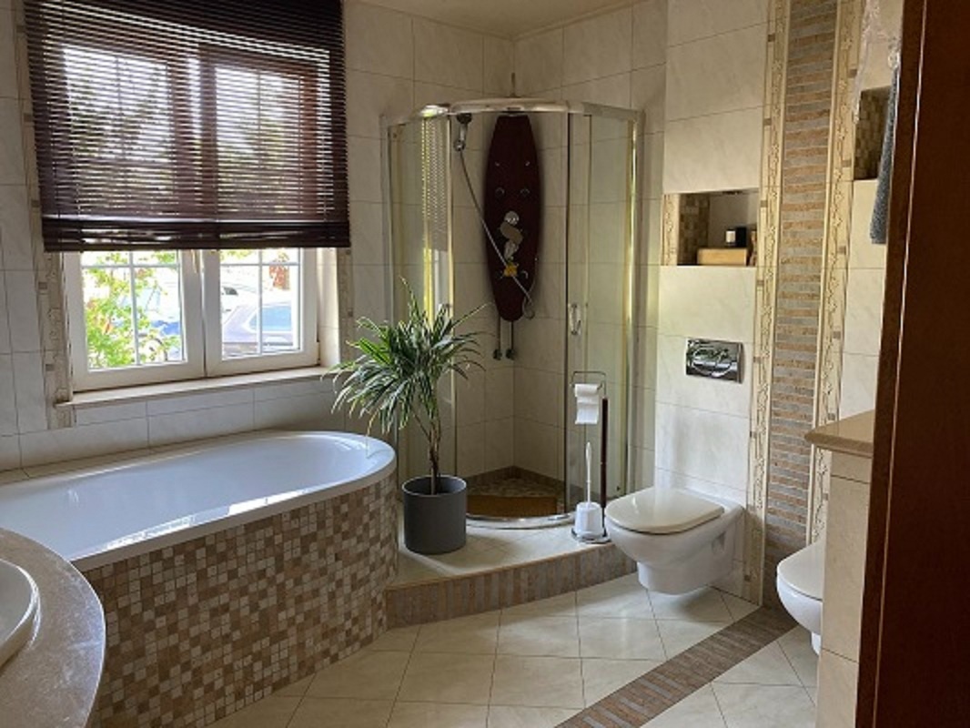 Dom o powierzchni 241m2, działka 6315m2, 4 km od Kalisza - 18