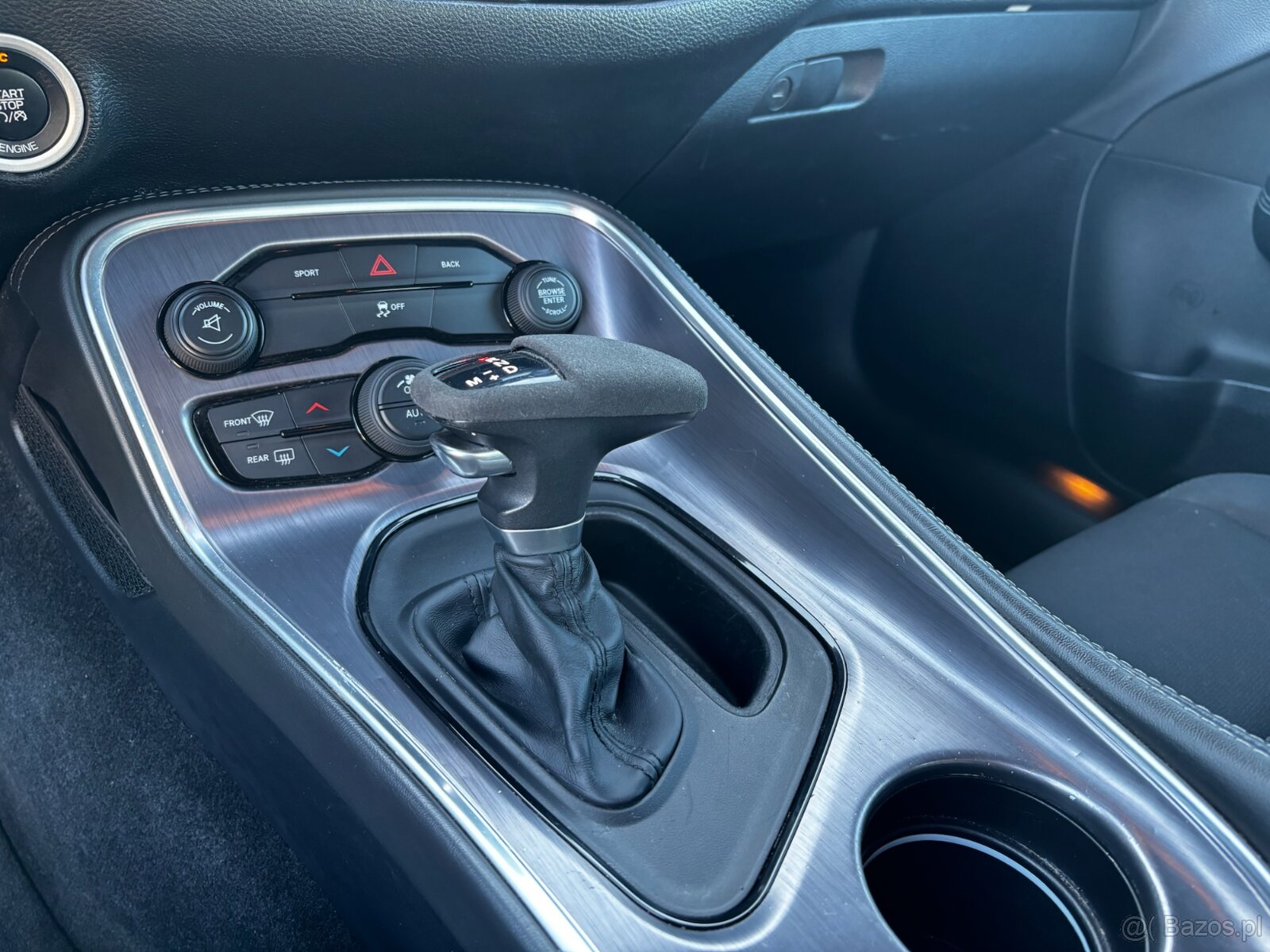 Dodge Challenger 3.6 r.2015 - 18