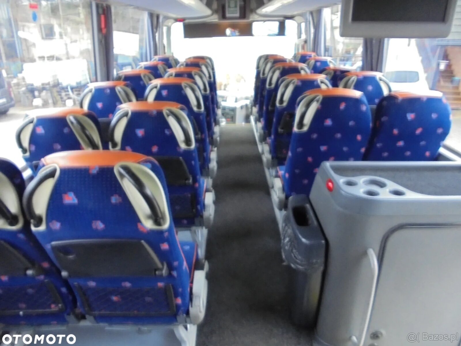 MAN R07 Lions Coach - 18