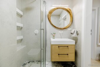 Mieszkanie o powierzchni 50m2, VII piętro, winda, duży balko - 18