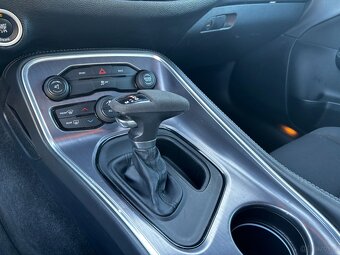 Dodge Challenger 3.6 r.2015 - 18