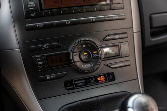 TOYOTA AURIS - 18