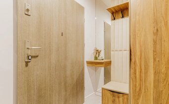 3 pokoje, 51 m2, balkon, I piętro, winda, do zamieszkania, P - 18