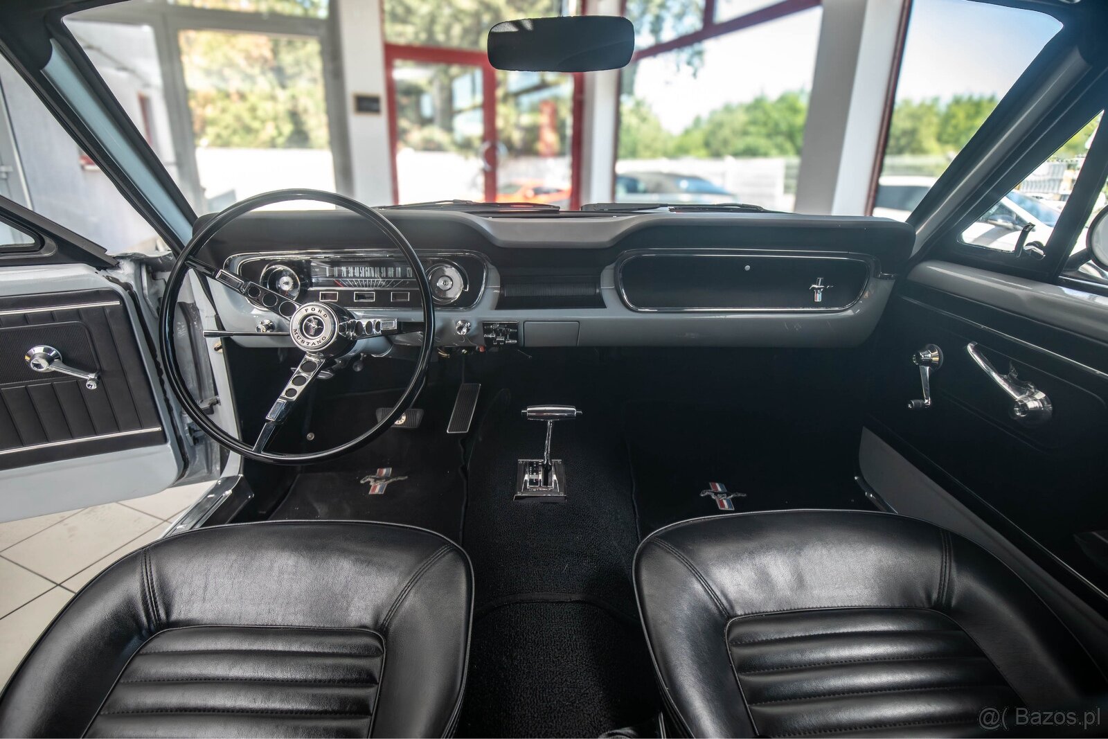 Ford mustang V8 1965 odrestaurowany od podstaw - 19