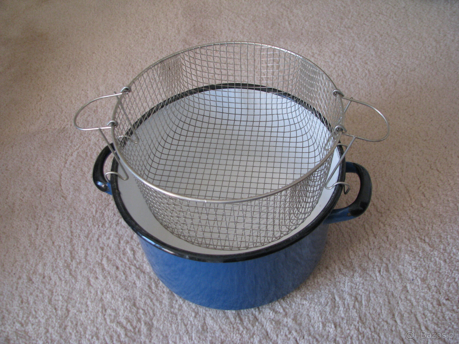 Emaliowane garnki, pokrywki, patelnie, miski, durszlak, kosz - 19