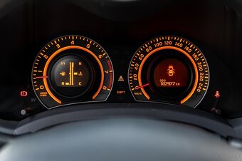 TOYOTA AURIS - 19