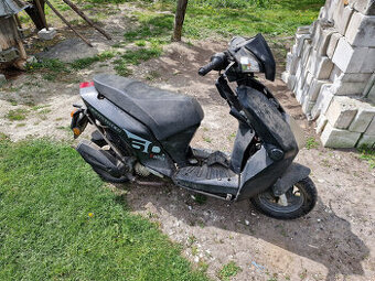 Syndyk sprzeda motorowe marki Explorer Kalio 50, uszkodzony,