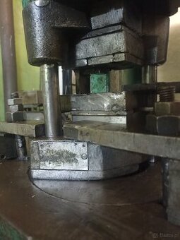 Wykrojnik do cięcia płaskownika