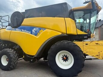 Kombajn zbożowy New Holland CR9080 Rok 2008 heder Vario 7,3m
