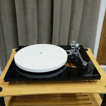 Rega RP10 + Apheta 2 MC cartridge - (Price: 1500 EUR)