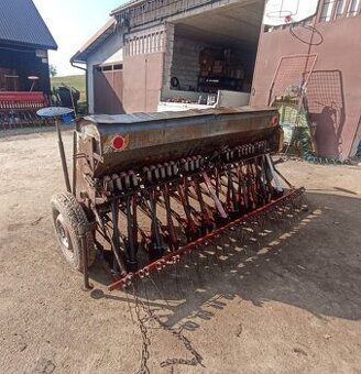 Siewnik zbożowy Poznaniak na docisku