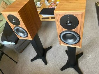Dynaudio Heritage Special + Stands ( Price : 2500 EUR )
