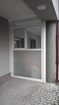 Ścianki z PCV z drzwiami 148cm.