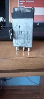 Przekaźnik przepieciowy