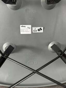 4 Fotel Vitra Eames szaro-czarny