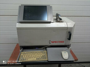 Spektrometr do badania składu chemicznego metali