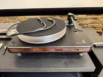 Clearaudio Ovation ( Price : 2300 EUR )