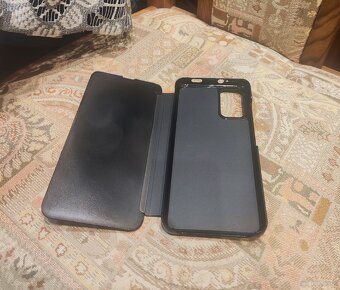 Etui do telefonów typu "Clear View Standing Cover"