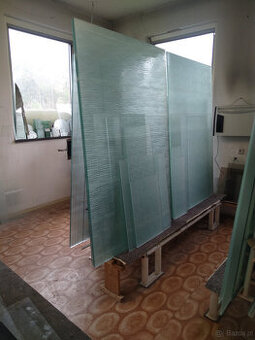 ponukam na predaj zostatok skla a zrkadiel a naradia