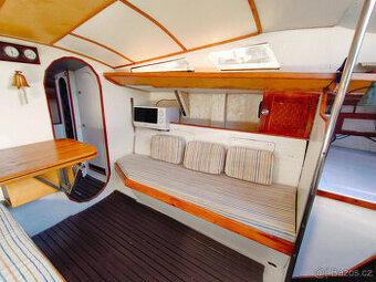 Jacht żaglowy kajutowy 9 m