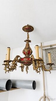 Żyrandol mosiężny z około 1960 roku