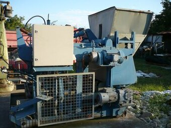 vibrolis mobilną półautomatyczną wibroprasę