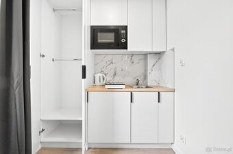 Nowoczesny pokój z łazienką obok uczelni