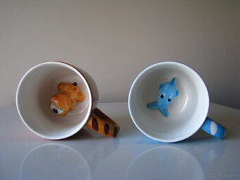 Urocze kubki w kropki z figurką delfina i pieska w środku 3D