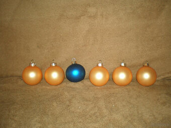 Sprzedam bombki choinkowe jednokolorowe, używane, 6 szt. Cen