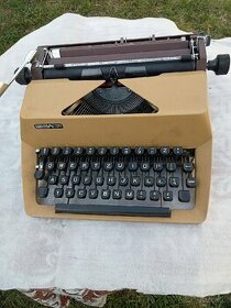 Sprzedam maszynę do pisania - 1