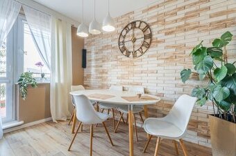 4 pokoje + balkon. Spółdzielcze prawo własności.