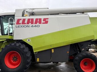 Kombajn zbożowy Claas Lexion 440 rok 2002 heder V660.