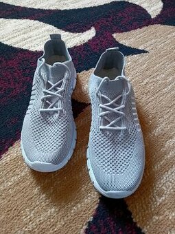 Buty sportowe damskie