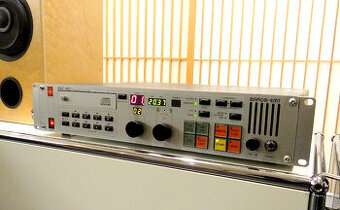 EMT 982 Compact Disc CD Player - 1000 EURO