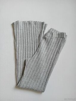 Szare prążkowane legginsy