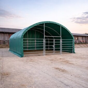 Wiata dla zwierząt 8 × 8 × 4 m – plandekowa