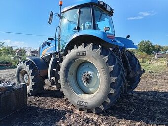 New Holland T8040